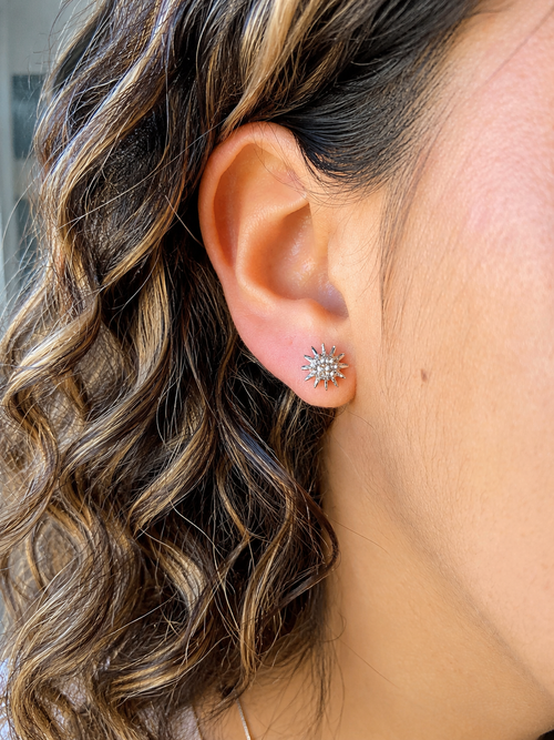 Aretes plateados pequeños con strass de acero inoxidable