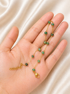 Pulsera dorada en acero inoxidable con piedras verdes naturales